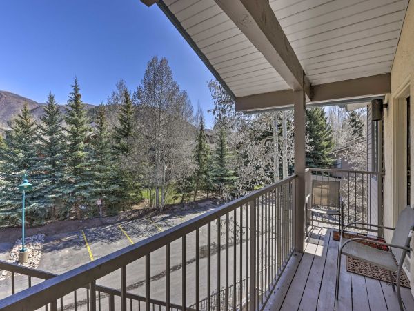 Walk to Avon Restaurants & Free Shuttle to Beaver Creek