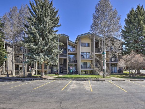 Walk to Avon Restaurants & Free Shuttle to Beaver Creek