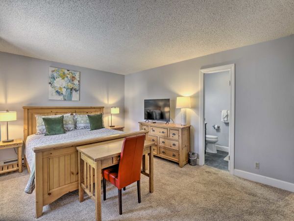 Walk to Avon Restaurants & Free Shuttle to Beaver Creek