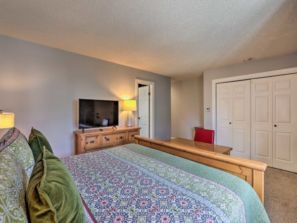 Walk to Avon Restaurants & Free Shuttle to Beaver Creek