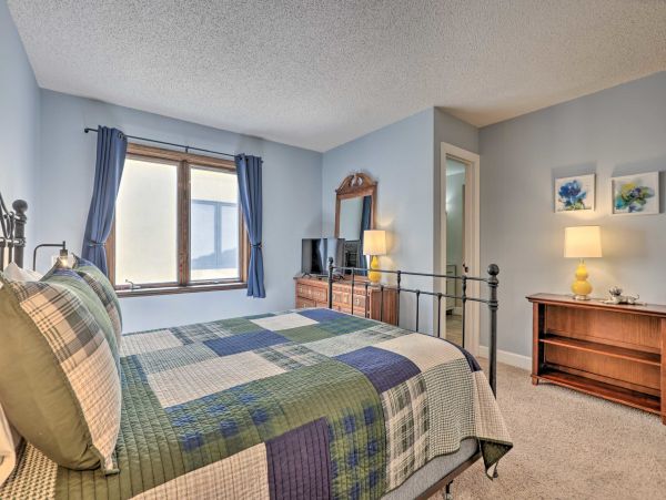 Walk to Avon Restaurants & Free Shuttle to Beaver Creek