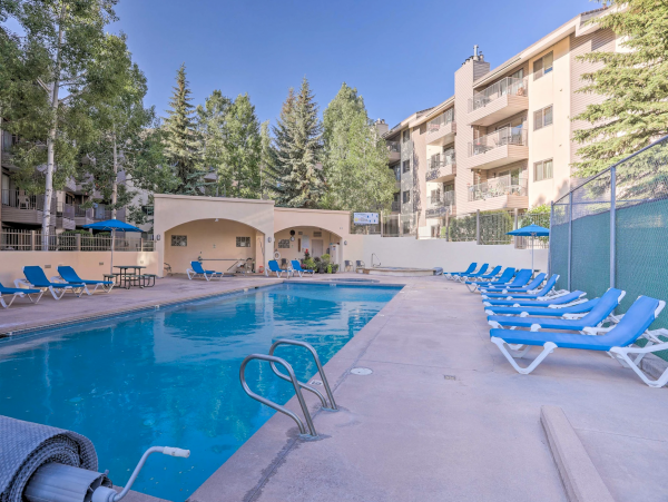 Walk to Avon Restaurants & Free Shuttle to Beaver Creek