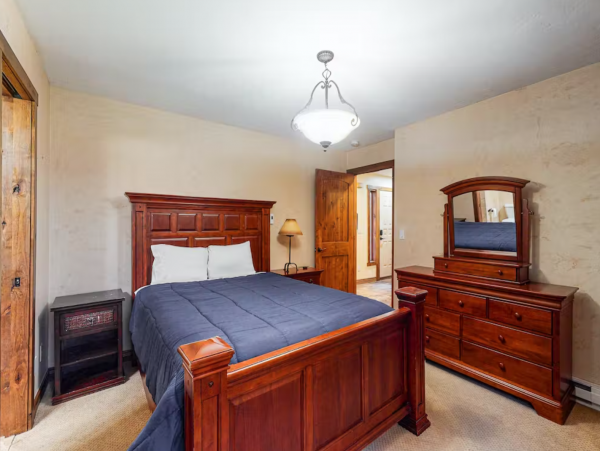 Eagle Vail Townhome 5 miles to Beaver Creek sleeps 10