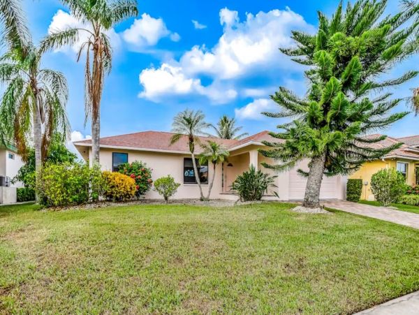 Canal View Three Bedroom Vacation Home in Marco Island
