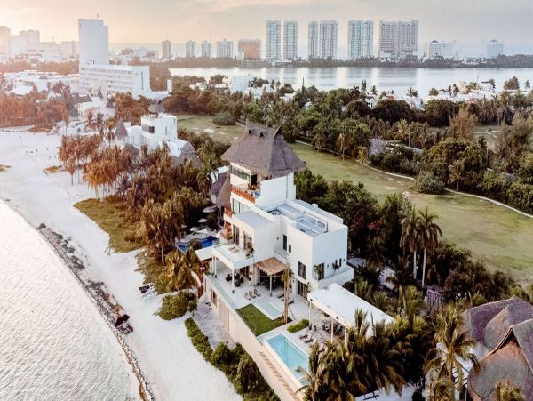 Luxury Main Villa & Beach Cottage Estate Home Flamingo Cancun
