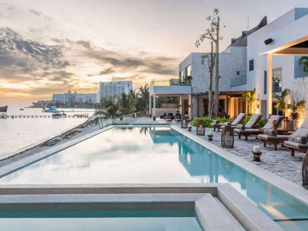 Luxury Main Villa & Beach Cottage Estate Home Flamingo Cancun