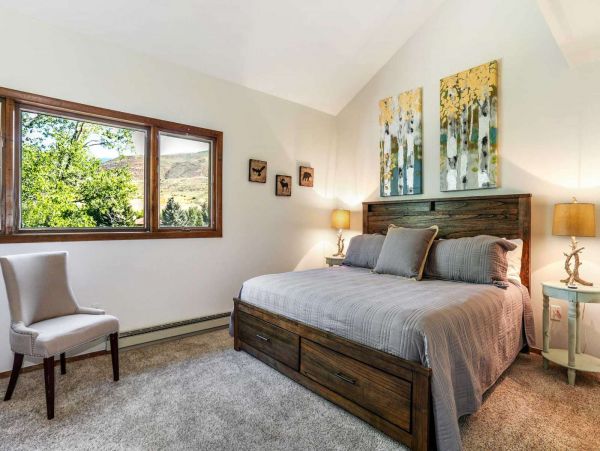 Beautiful Home with Mountain & Creek Views Perfect for Families!