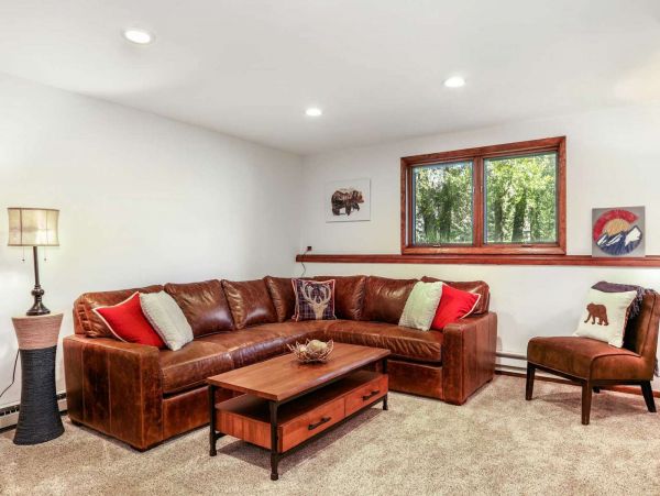 Beautiful Home with Mountain & Creek Views Perfect for Families!