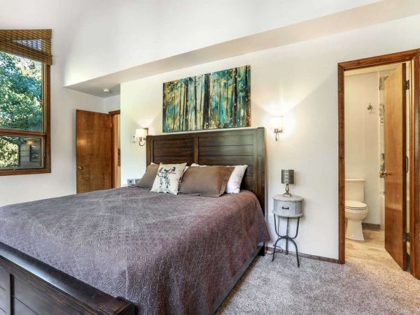 Beautiful Home with Mountain & Creek Views Perfect for Families!