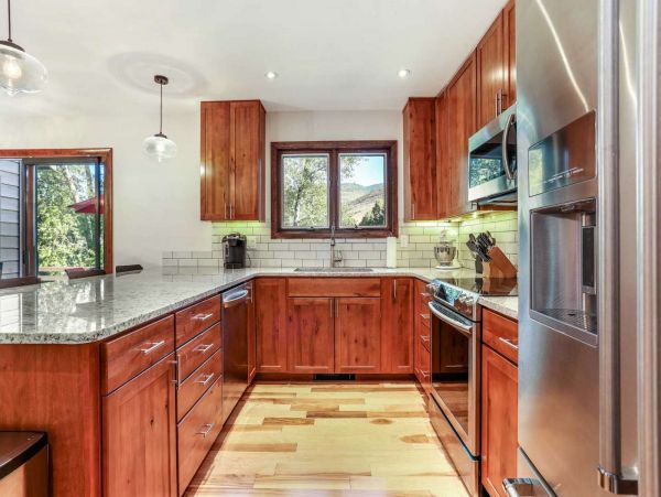 Beautiful Home with Mountain & Creek Views Perfect for Families!