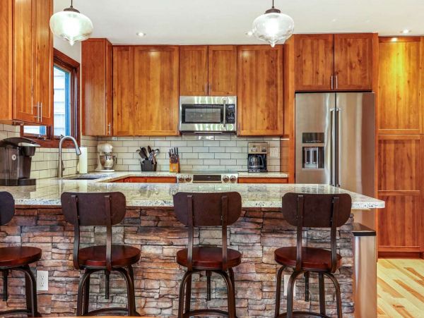 Beautiful Home with Mountain & Creek Views Perfect for Families!