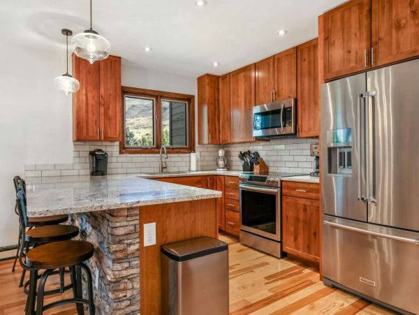 Beautiful Home with Mountain & Creek Views Perfect for Families!