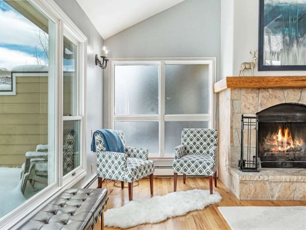 Five Bedroom Charming Vacation Home in Avon Sleeps 10