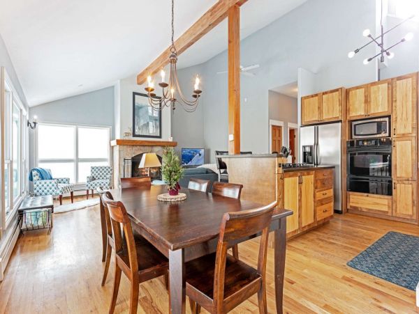 Five Bedroom Charming Vacation Home in Avon Sleeps 10