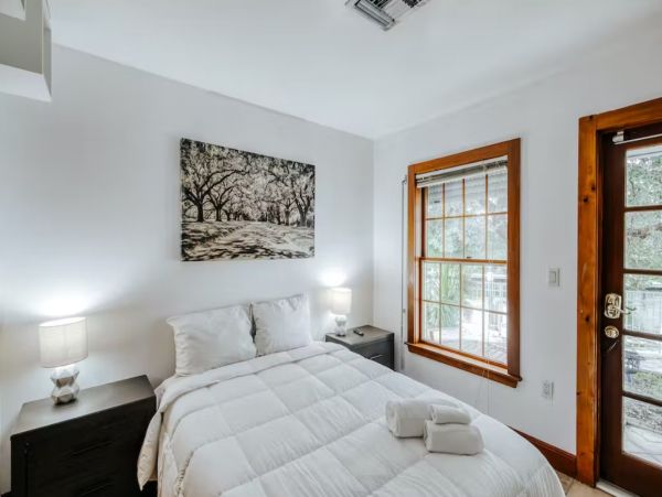 Canal Front Six Bedroom Vacation Home in Fort Lauderdale