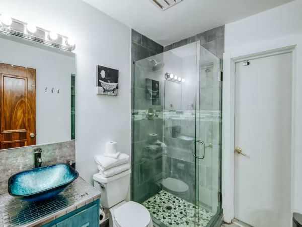 Canal Front Six Bedroom Vacation Home in Fort Lauderdale