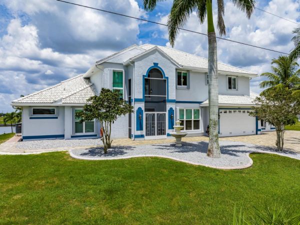 Cape Coral Vacation Home Six Bedroom