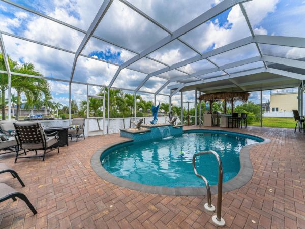 Cape Coral Vacation Home Six Bedroom