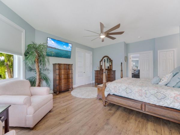 Cape Coral Vacation Home Six Bedroom