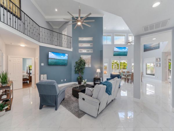 Cape Coral Vacation Home Six Bedroom