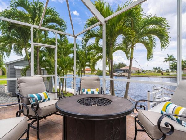 Cape Coral Vacation Home Six Bedroom