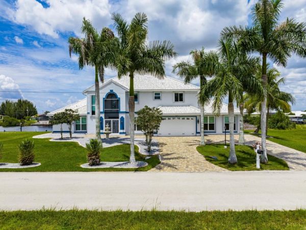 Cape Coral Vacation Home Six Bedroom