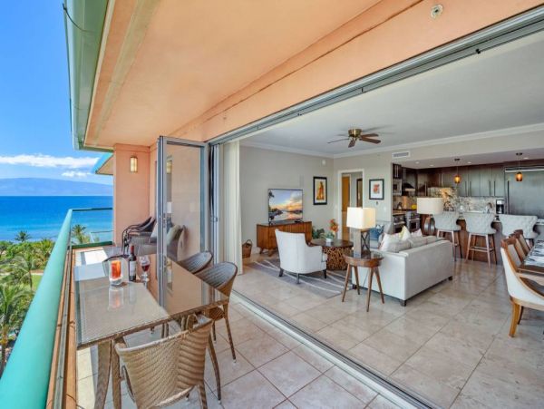 Luxurious Penthouse Offers 2 Fine Residences Combined Ocean View