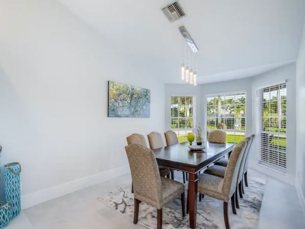 Gorgeous Vacation Pool Home Sleeps 10 in Bonita Springs