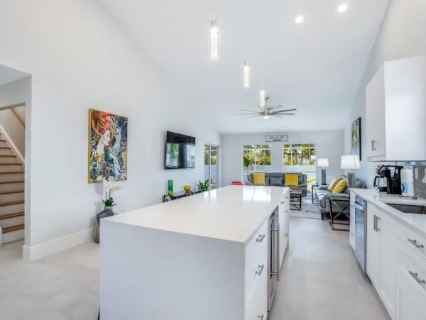 Gorgeous Vacation Pool Home Sleeps 10 in Bonita Springs