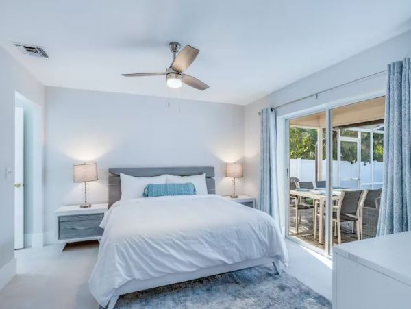 Gorgeous Vacation Pool Home Sleeps 10 in Bonita Springs