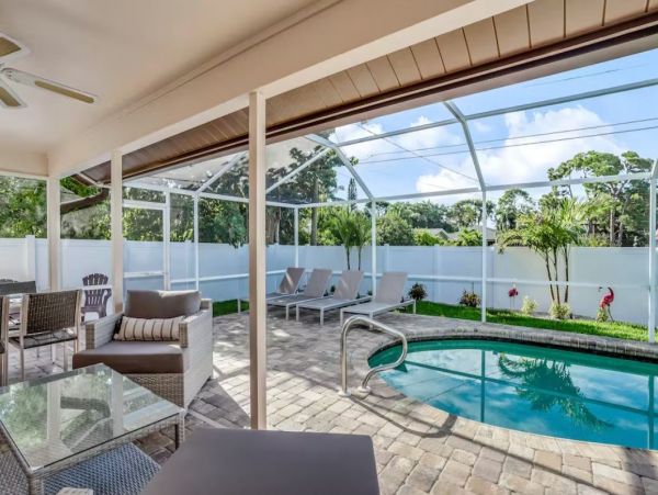 Gorgeous Vacation Pool Home Sleeps 10 in Bonita Springs