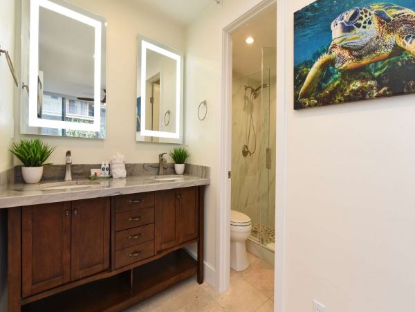 Beautiful Kahana 2 Bedroom Vacation Condo with Ocean View