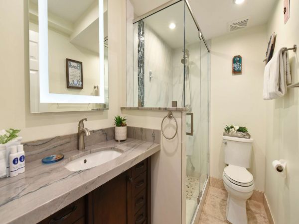 Beautiful Kahana 2 Bedroom Vacation Condo with Ocean View
