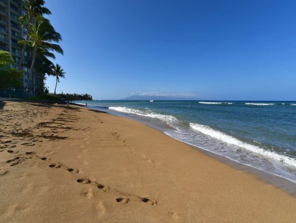 Beautiful Kahana 2 Bedroom Vacation Condo with Ocean View