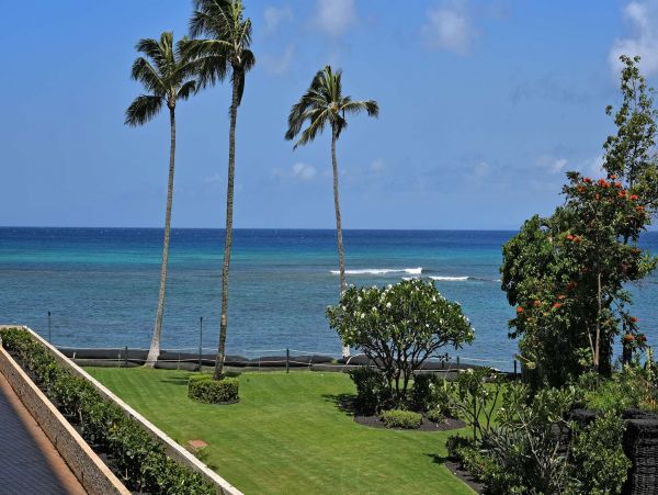 Beautiful Kahana 2 Bedroom Vacation Condo with Ocean View