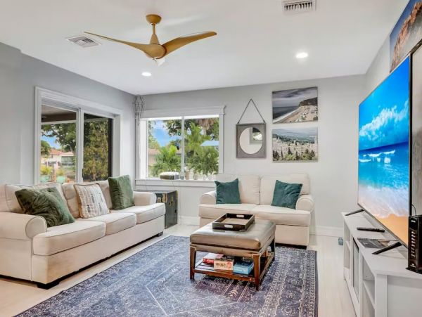 Canalfront Gorgeous Vacation Home with Private Pool