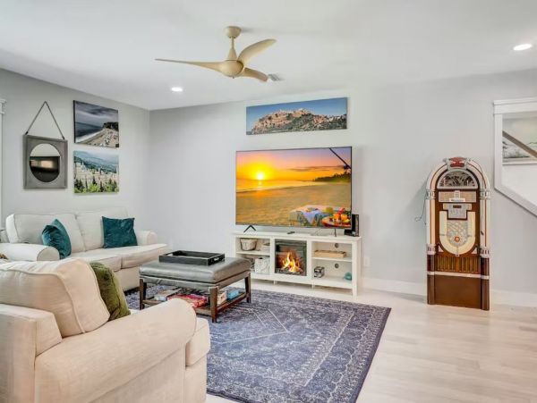 Canalfront Gorgeous Vacation Home with Private Pool