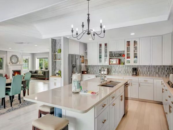 Canalfront Gorgeous Vacation Home with Private Pool