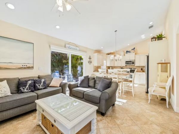 Six Bedroom Duplex with Two Pools in Holmes Beach