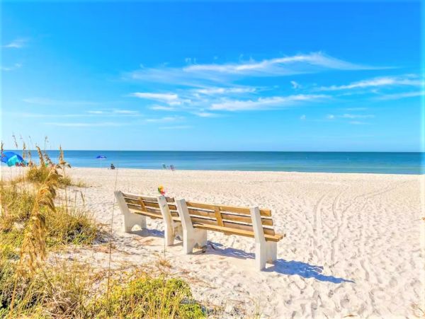 Six Bedroom Duplex with Two Pools in Holmes Beach