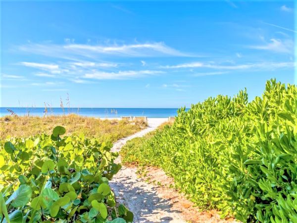 Six Bedroom Duplex with Two Pools in Holmes Beach