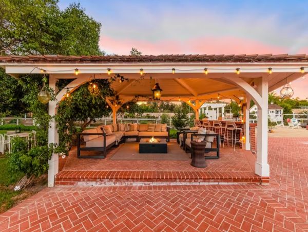 Stunning 5 Bedroom Ranch with Pool & Spa