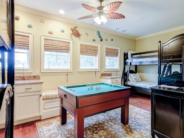 Hilton Head Vacation Pool Home Six Bedroom Walk to Beach