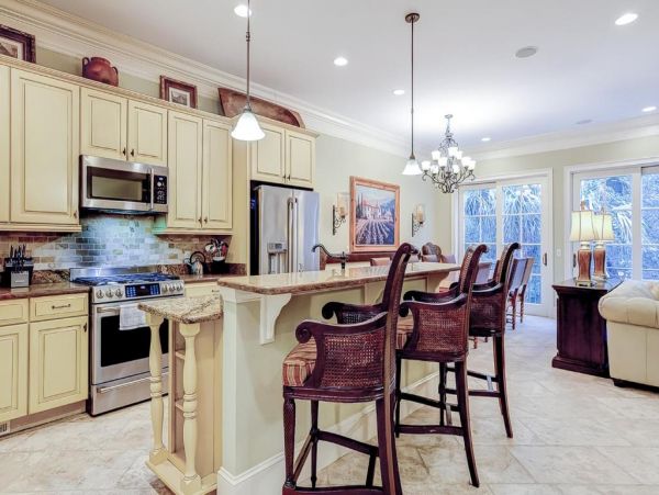 Hilton Head Vacation Pool Home Six Bedroom Walk to Beach