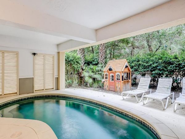 Hilton Head Vacation Pool Home Six Bedroom Walk to Beach