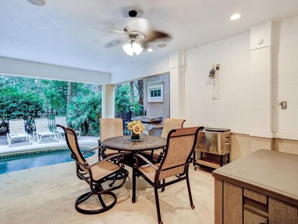 Hilton Head Vacation Pool Home Six Bedroom Walk to Beach