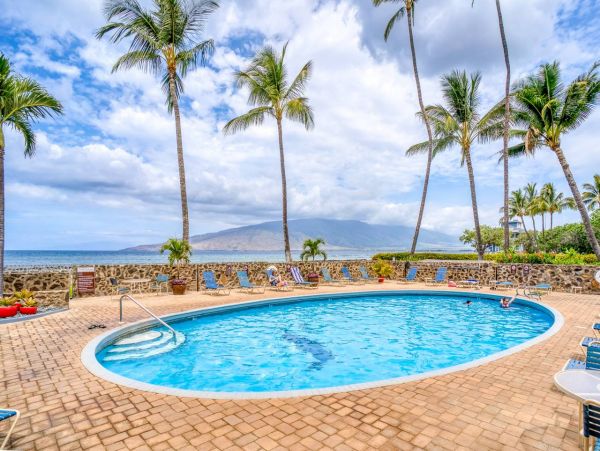 Two Bedroom Vacation Beach Condo in Kihei with Gorgeous Views