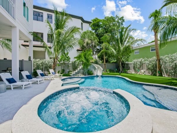 Luxurious Vacation Pool Home in Siesta Key Close to Beach