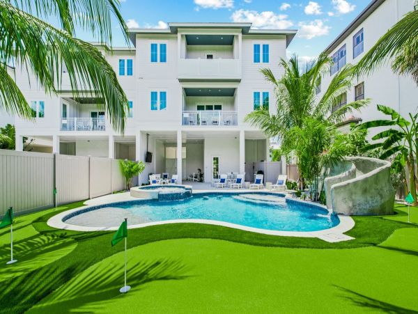 Luxurious Vacation Pool Home in Siesta Key Close to Beach