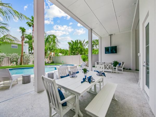 Luxurious Vacation Pool Home in Siesta Key Close to Beach